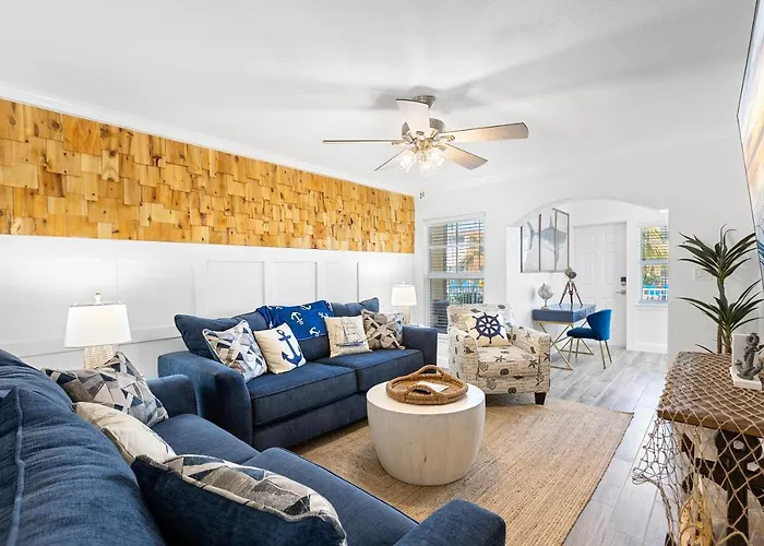 Premier 2bd Waterfront Barefoot Apartment