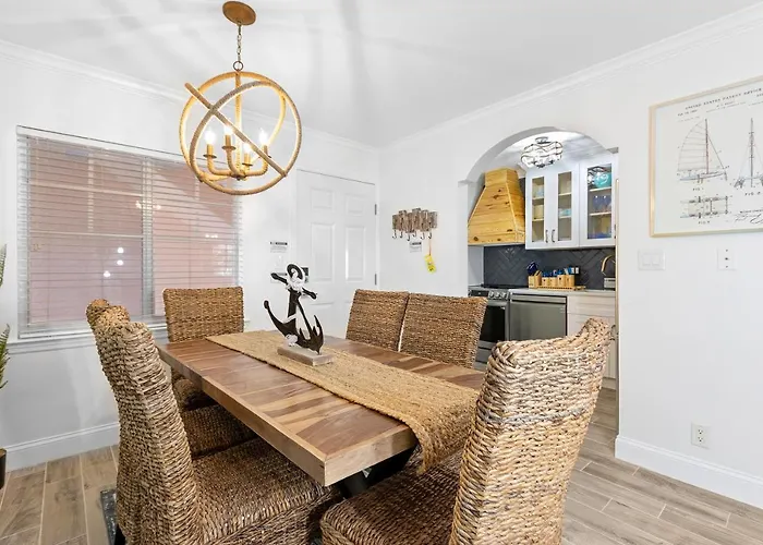 Premier 2bd Waterfront Barefoot Apartment *