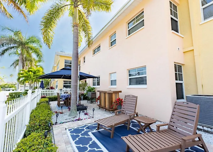 Premier 2bd Waterfront Barefoot Apartment