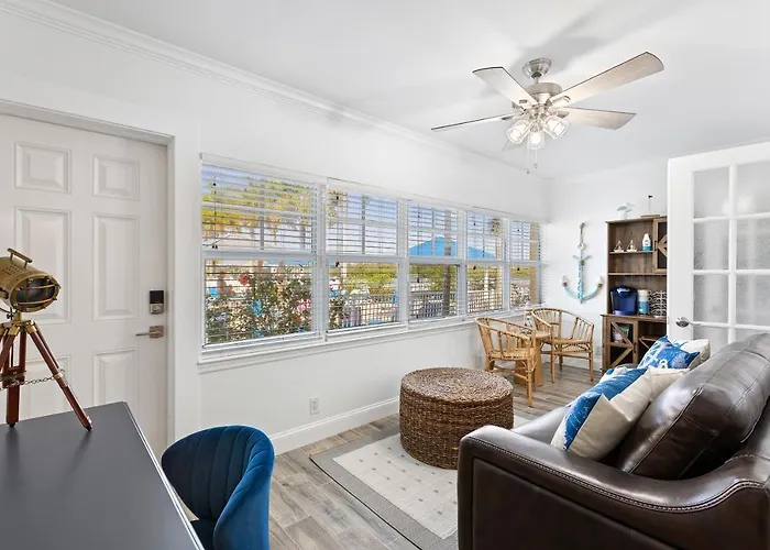 Apartment Premier 2bd Waterfront Barefoot