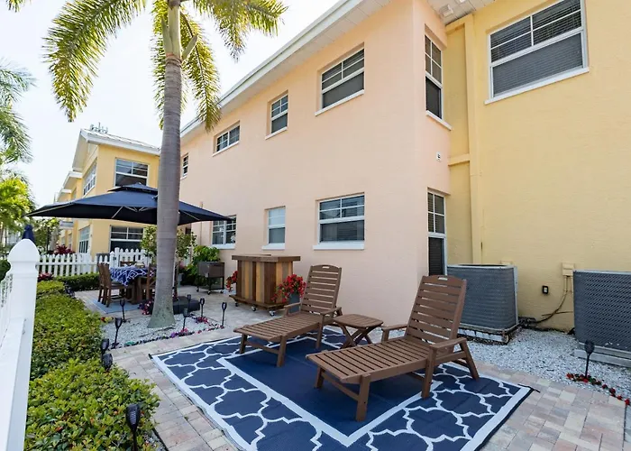 Premier 2bd Waterfront Barefoot Apartment